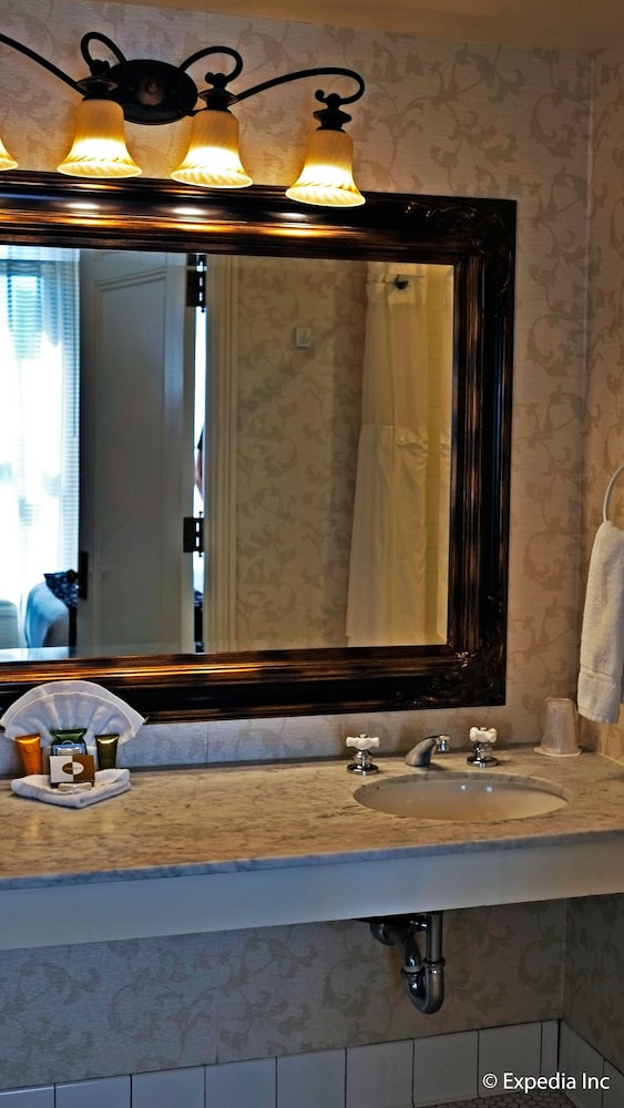 Gaslamp Plaza Suites 10/68