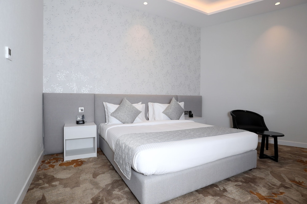 eStay Hotel by Jacobs 24/54