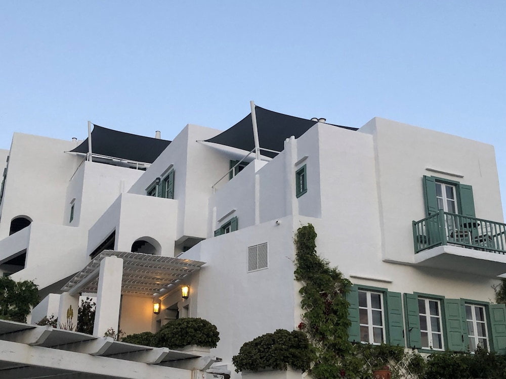 Niriedes Hotel 4/72