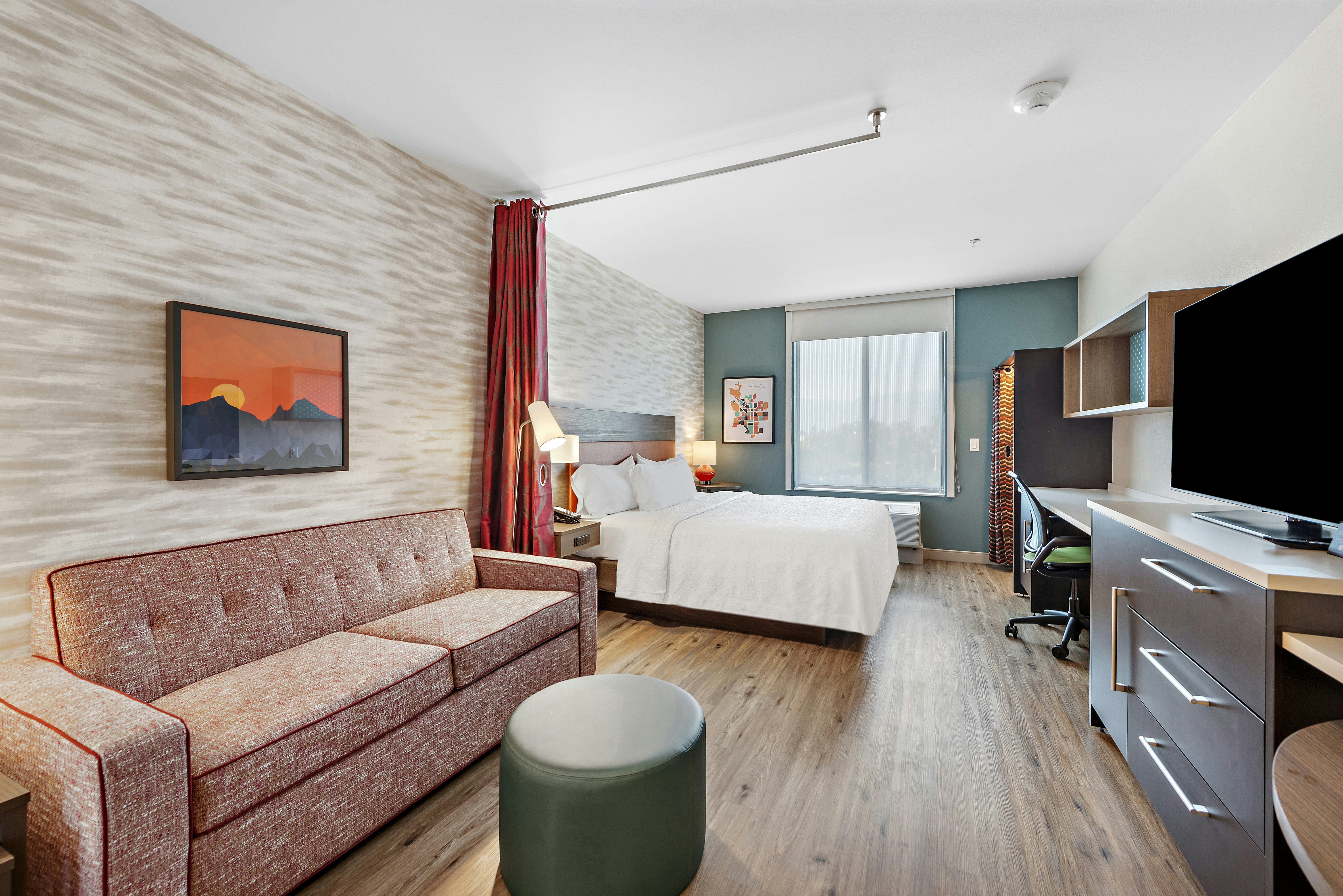 STUDIO, SUITE, KING BED