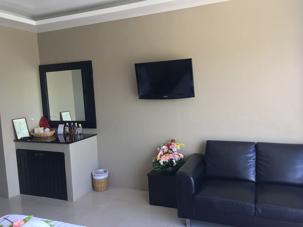 The Front Hotel And Apartment 50/76