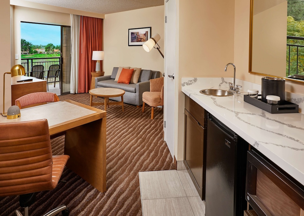 Embassy Suites by Hilton Phoenix Scottsdale 31/57