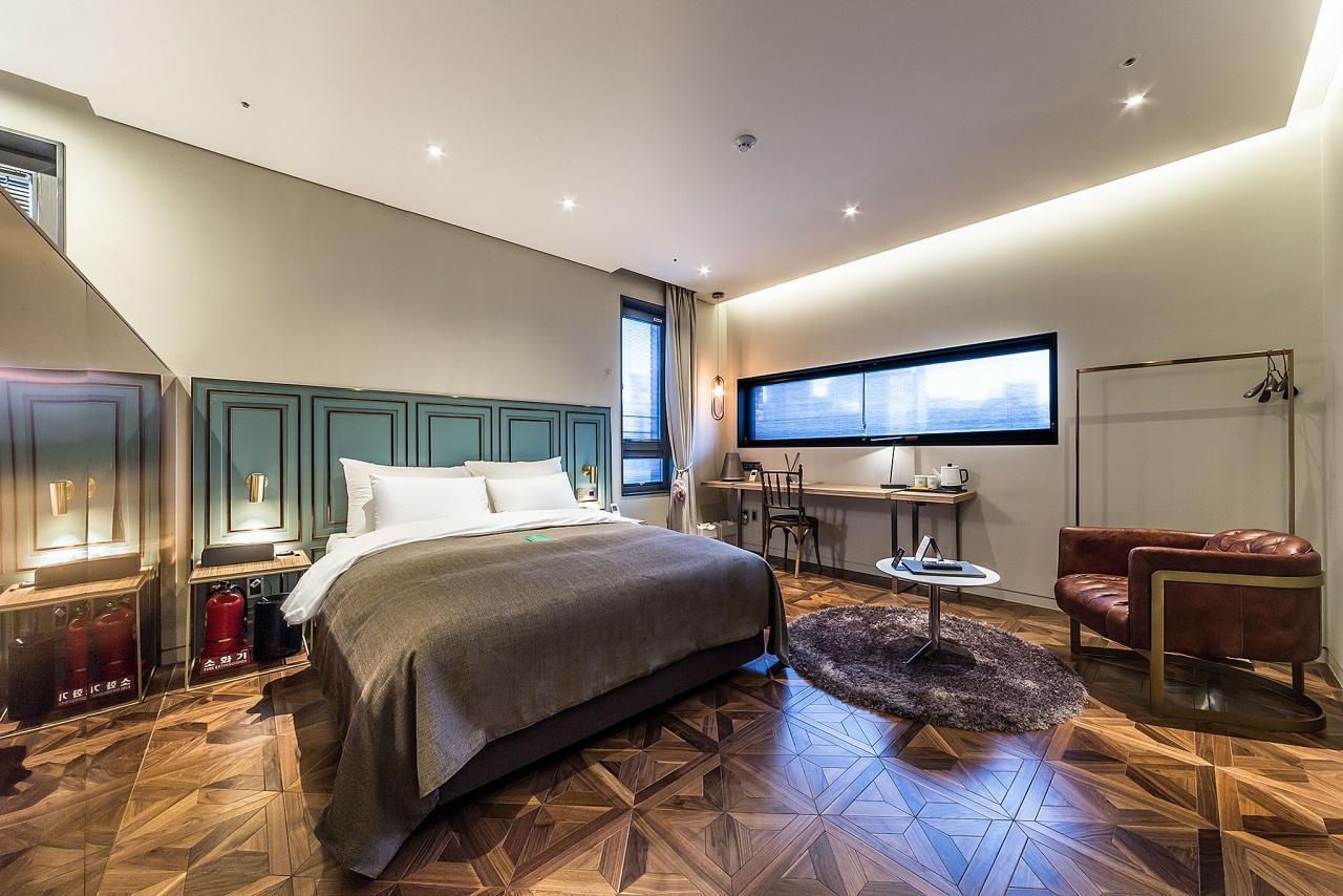 Deluxe, Queen Bed