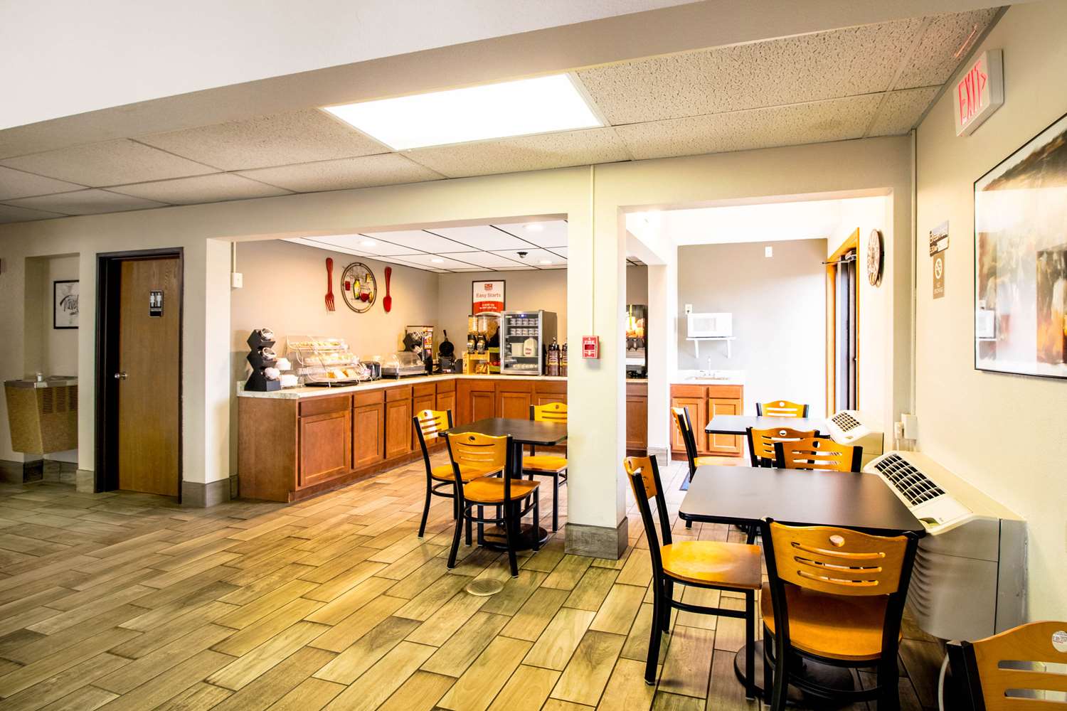 Econo Lodge Watertown, SD 11/16