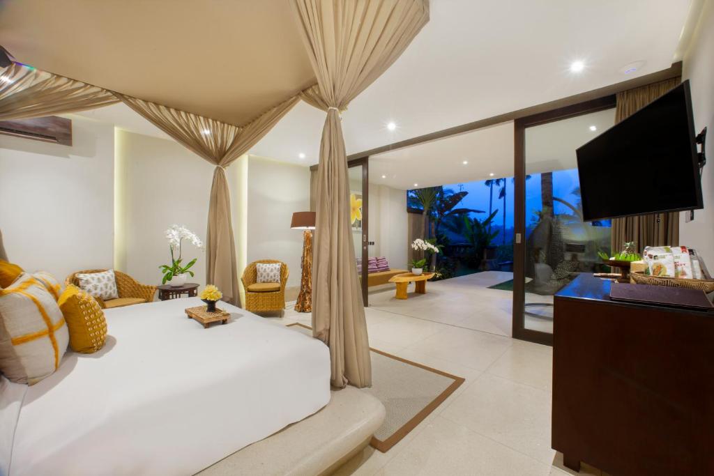 Jungle View Royal Suite