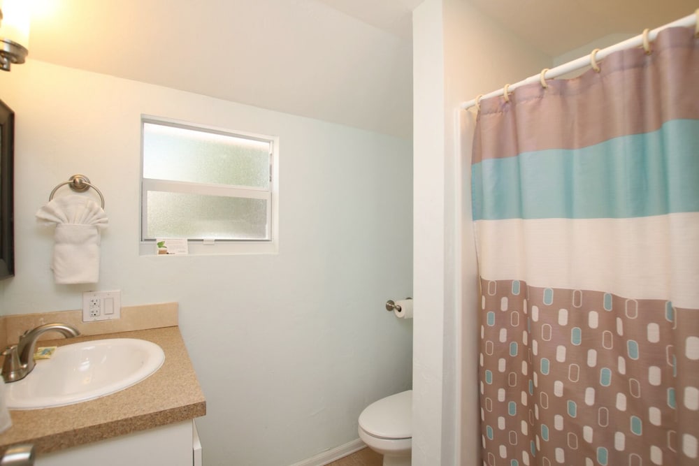 Deep 6, Queen Bed، Sunset Cove Beach Resort 4/5