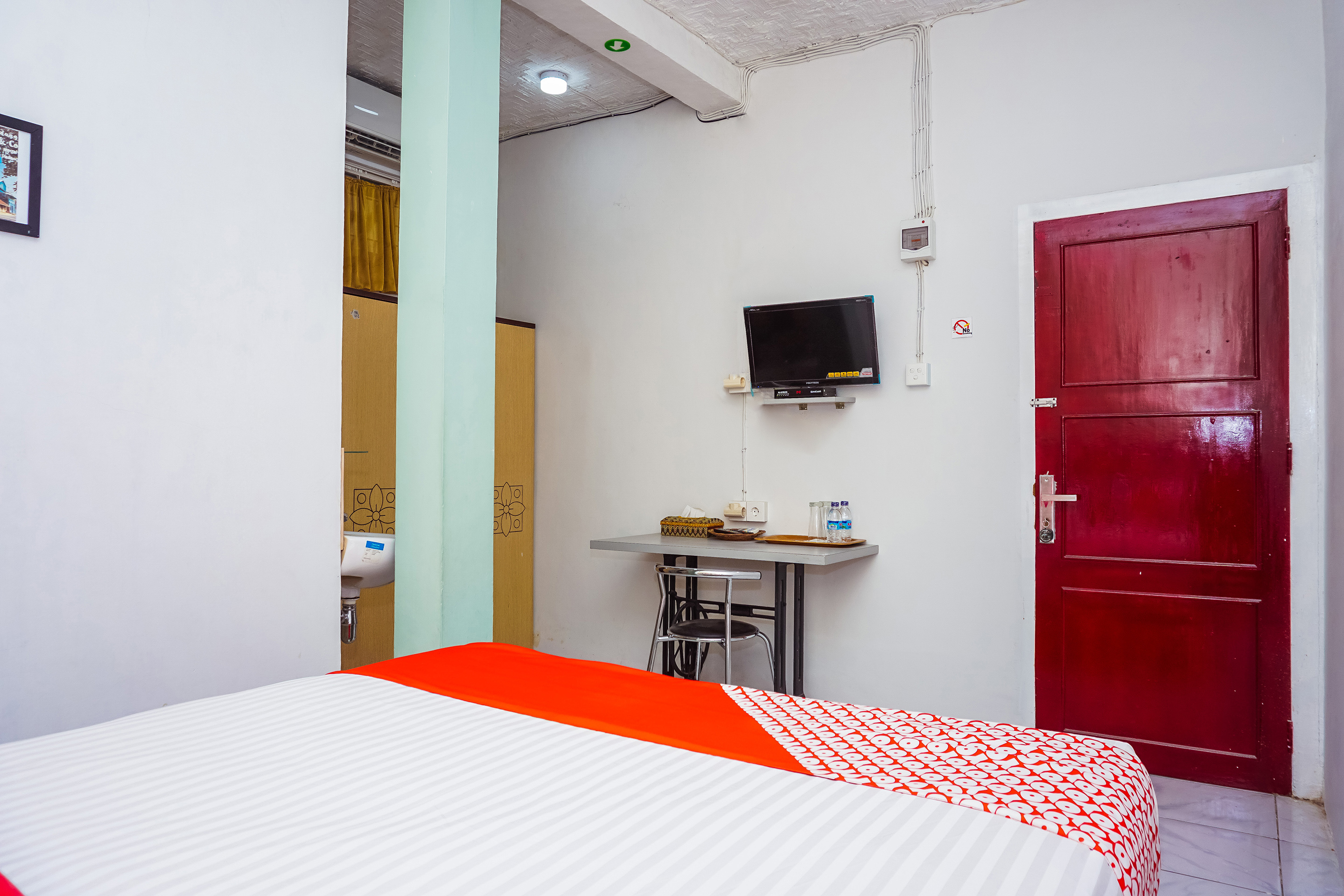 Room at Hotel O Jalan Jenderal Sudirman Near Imam Bonjol Square Formerly Nelvi Guest House, PADANG