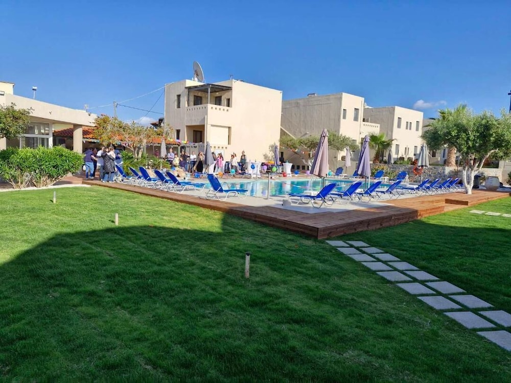 Creteco Hotel & Suites 62/72