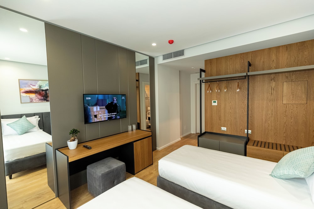 Room, Twin Beds, Mountain View, Ames Hotel & Spa 9/10