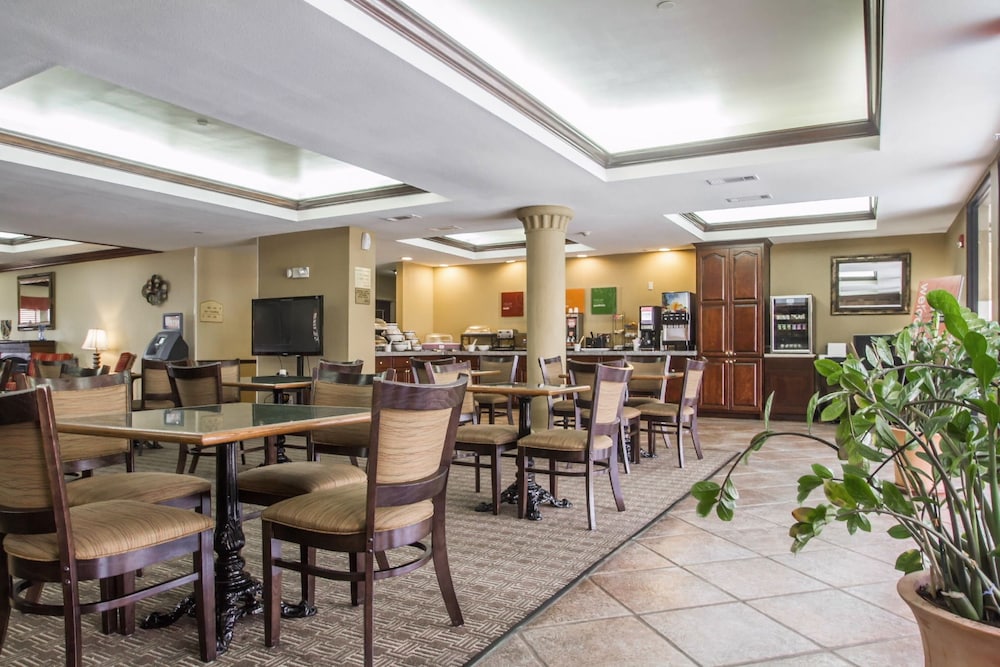 Wingate by Wyndham Biloxi/Ocean Springs 32/38
