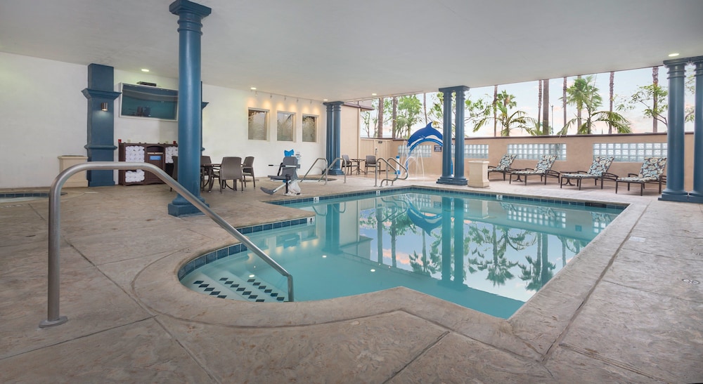 Peacock Suites 8/47
