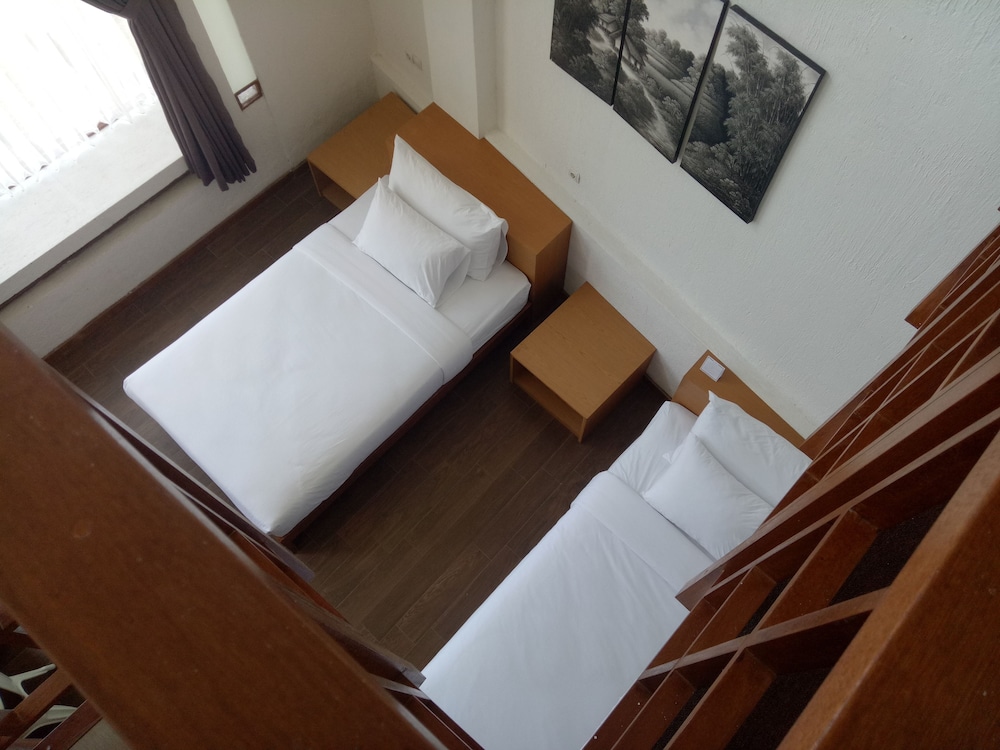 Townhouse Oak Hotel Pondokan Tjiburial 9/18