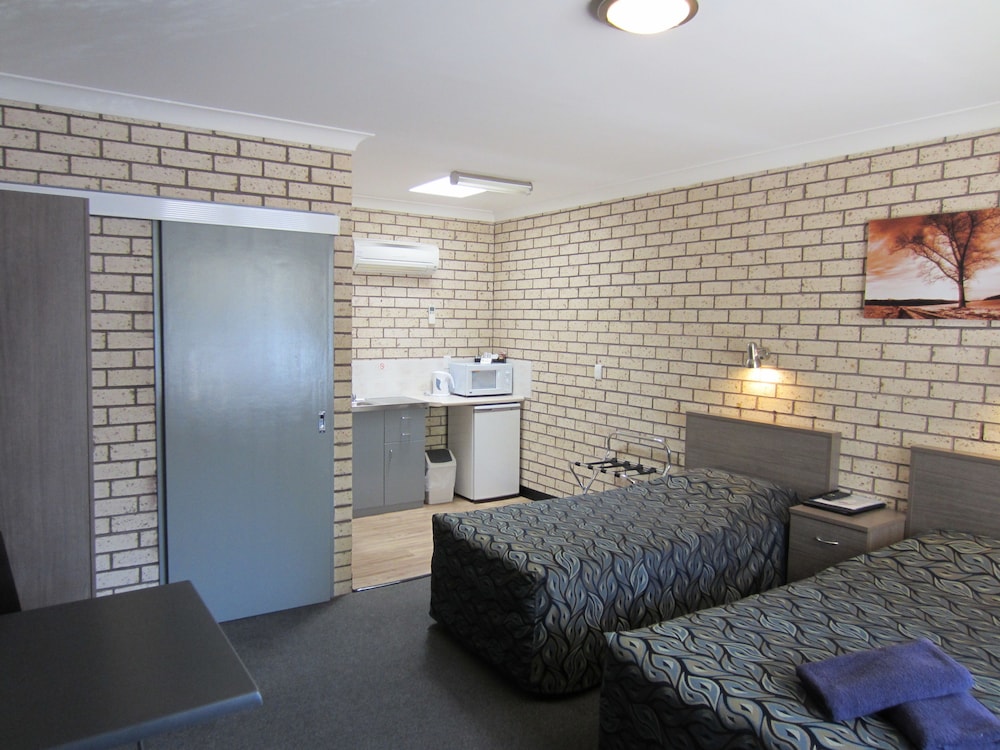 COWRA CREST MOTEL 19/50