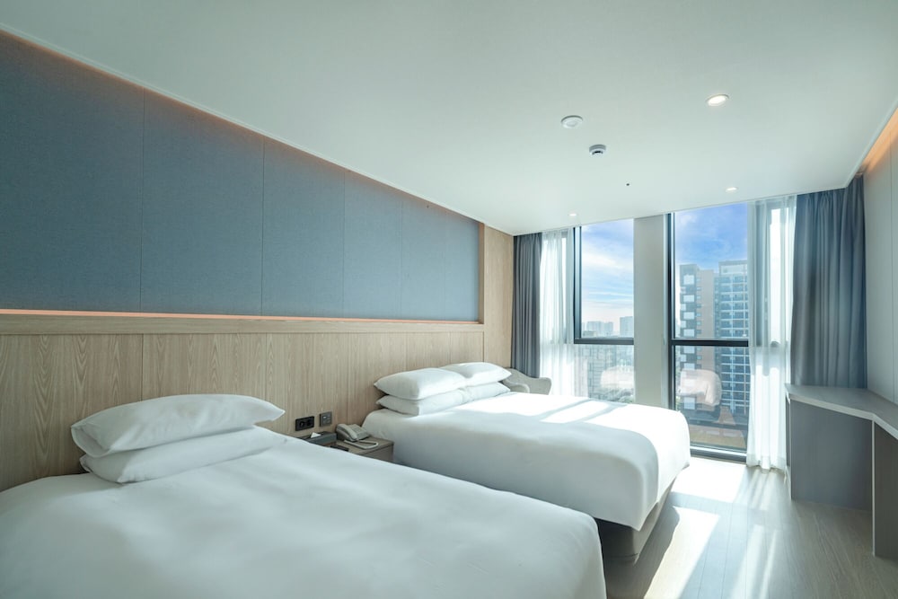 DELUXE, TWIN BEDS