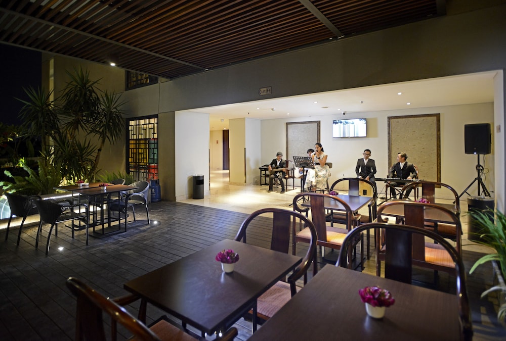 PREMIER PLACE HOTEL 44/61
