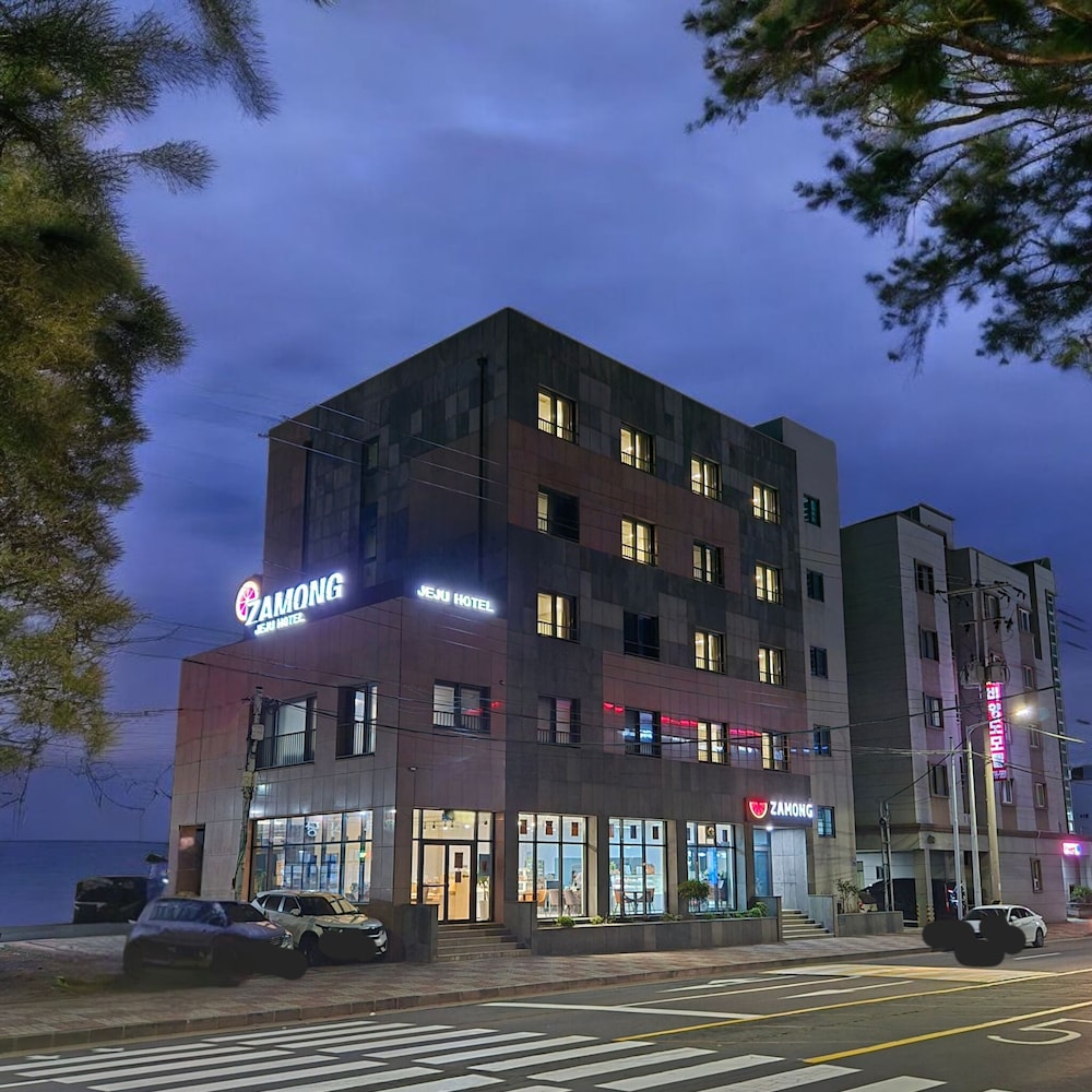 Zamong Hotel 7/48