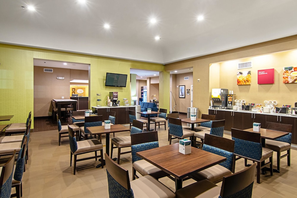 Comfort Suites NW Dallas Near Love Field 33/49