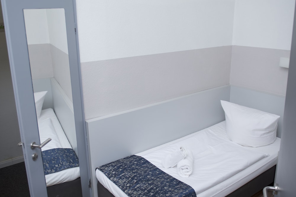 Colour Hotel 27/27