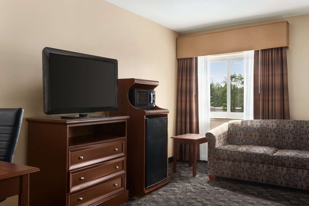 Baymont by Wyndham Mt. Pleasant 36/48