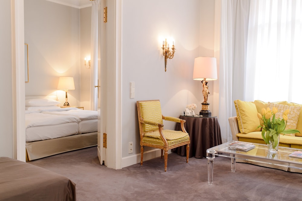 Opera Hotel 35/50