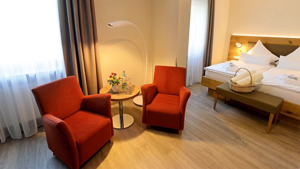 MD-HOTEL GRUENER WALD 10/48