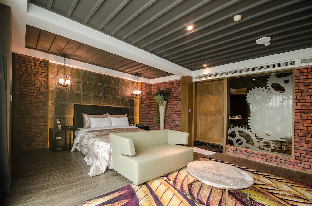 Hola Motel 42/68