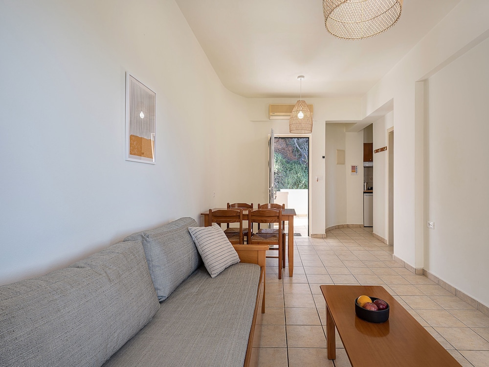 Artemis Hotel Apartments 35/50