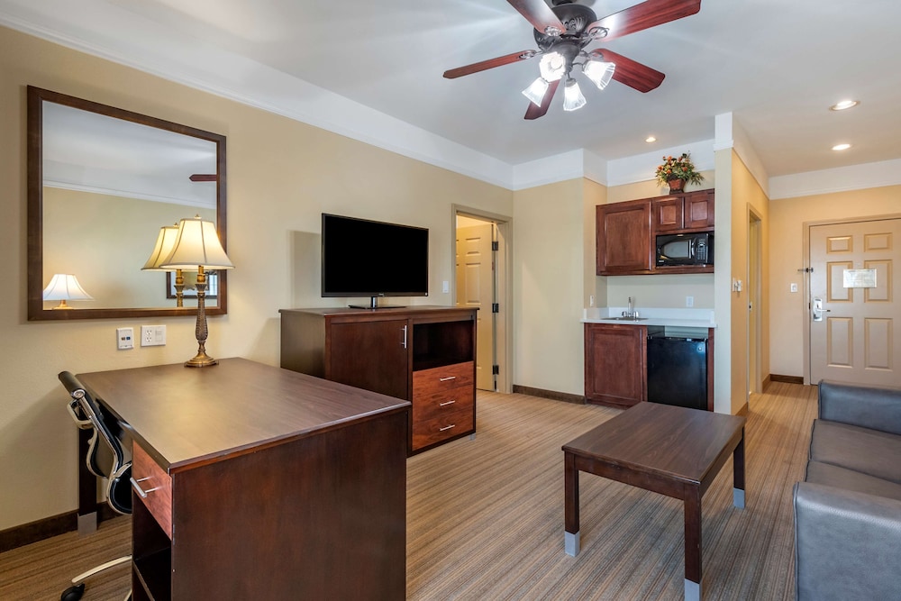 Best Western Plus Monica Royale Inn & Suites 25/31