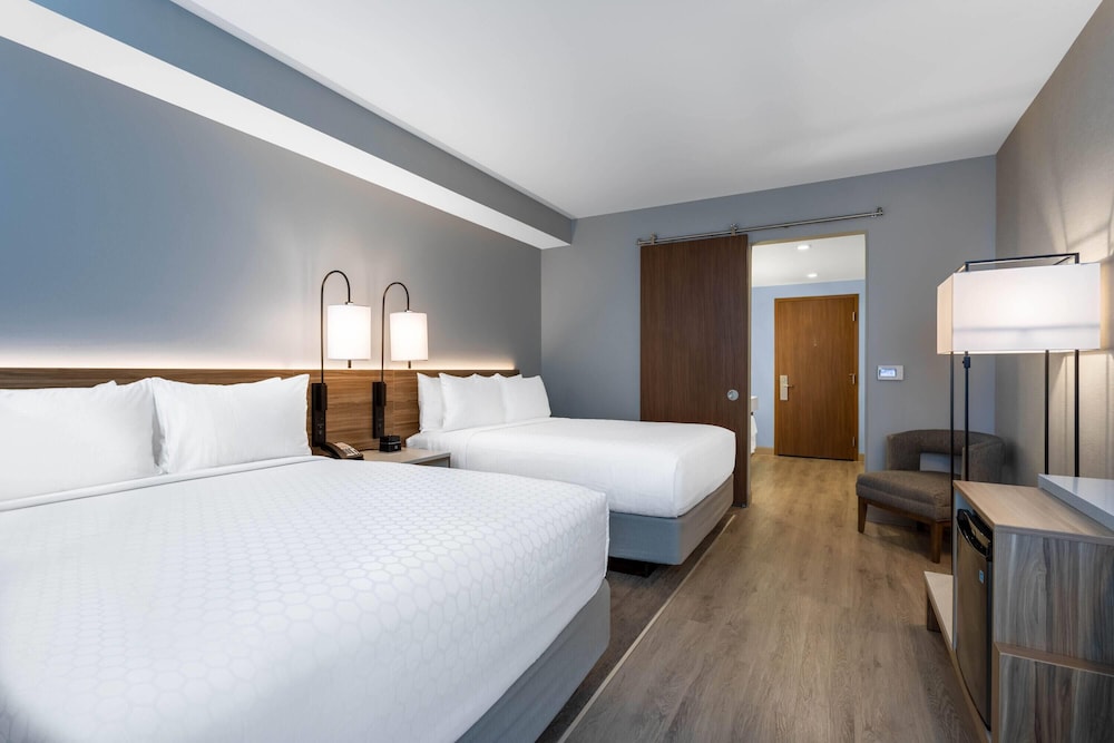 Wyndham Garden Miami International Airport 12/50