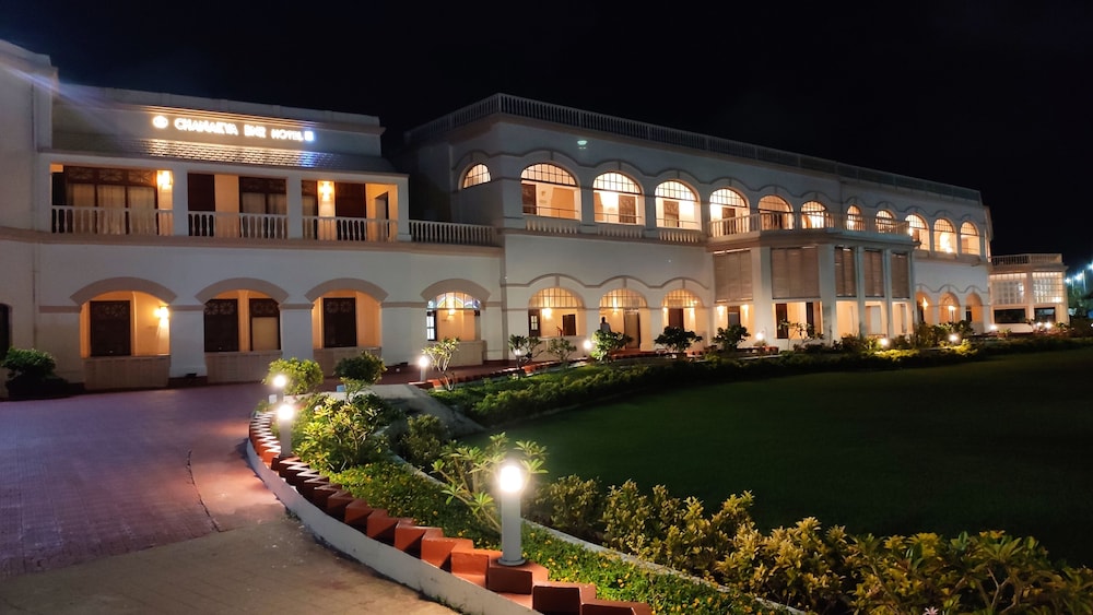 Chanakya Bnr Hotel 7/50