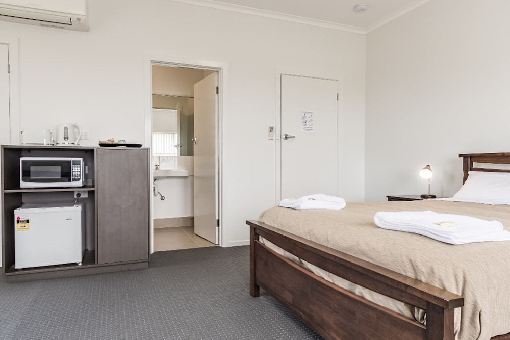 SOMERSET HOTEL 22/39
