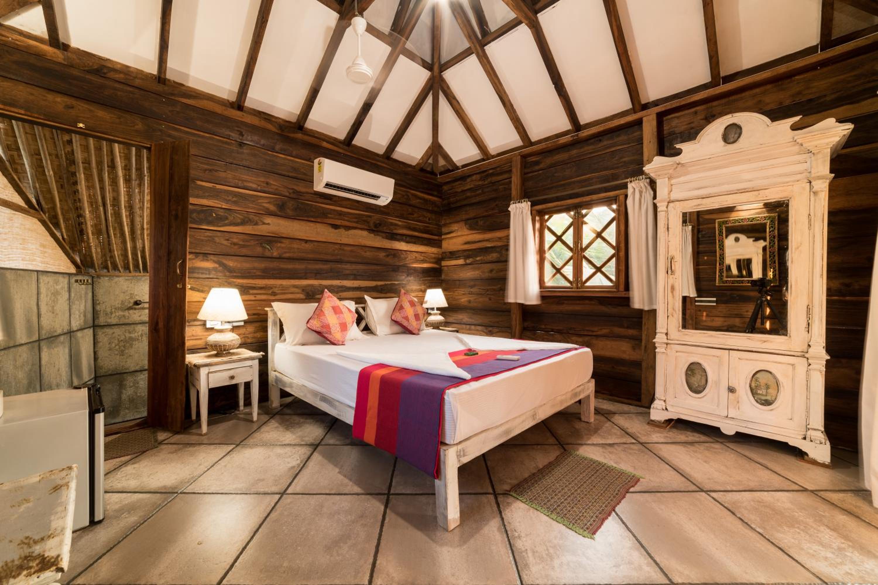 Room, Double Bed, Side Ocean View