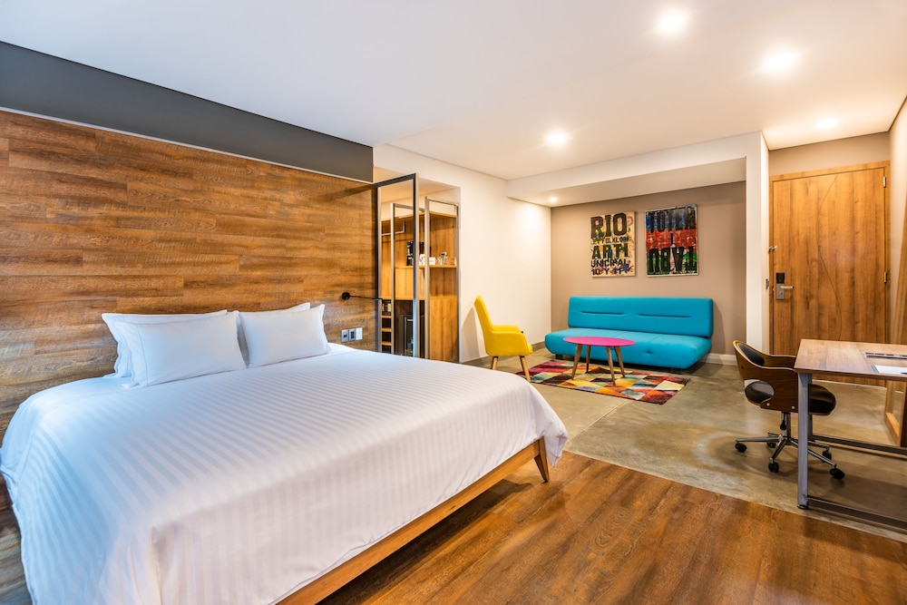 SUPERIOR, KING BED