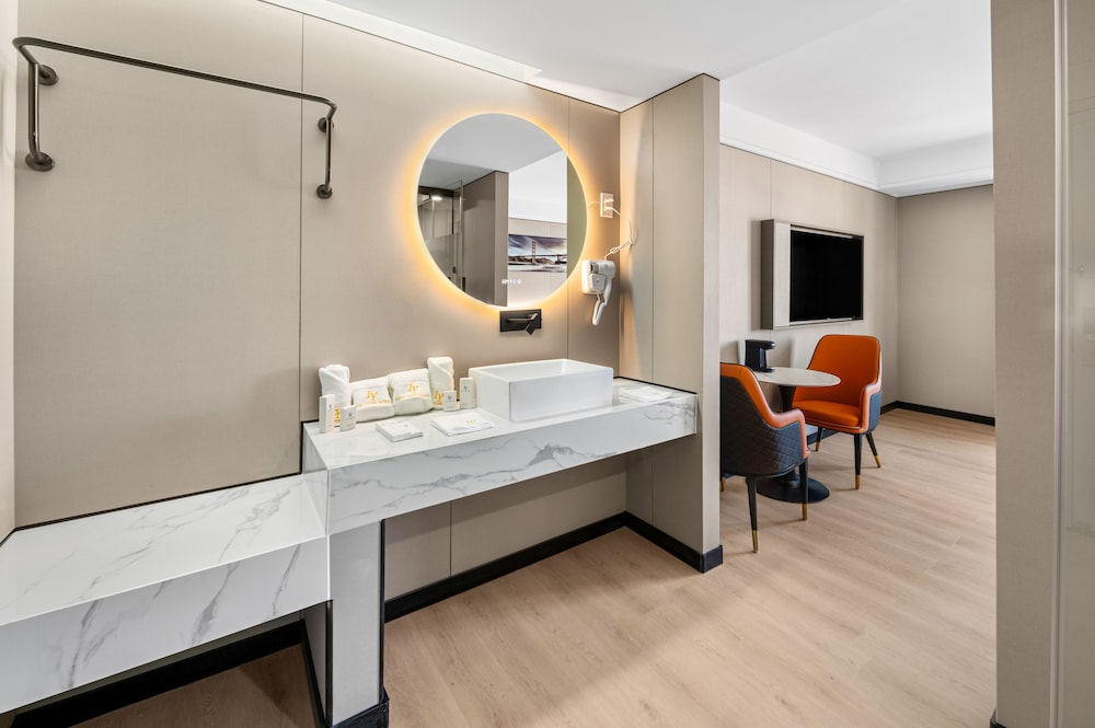 LY New York Hotel 24/24