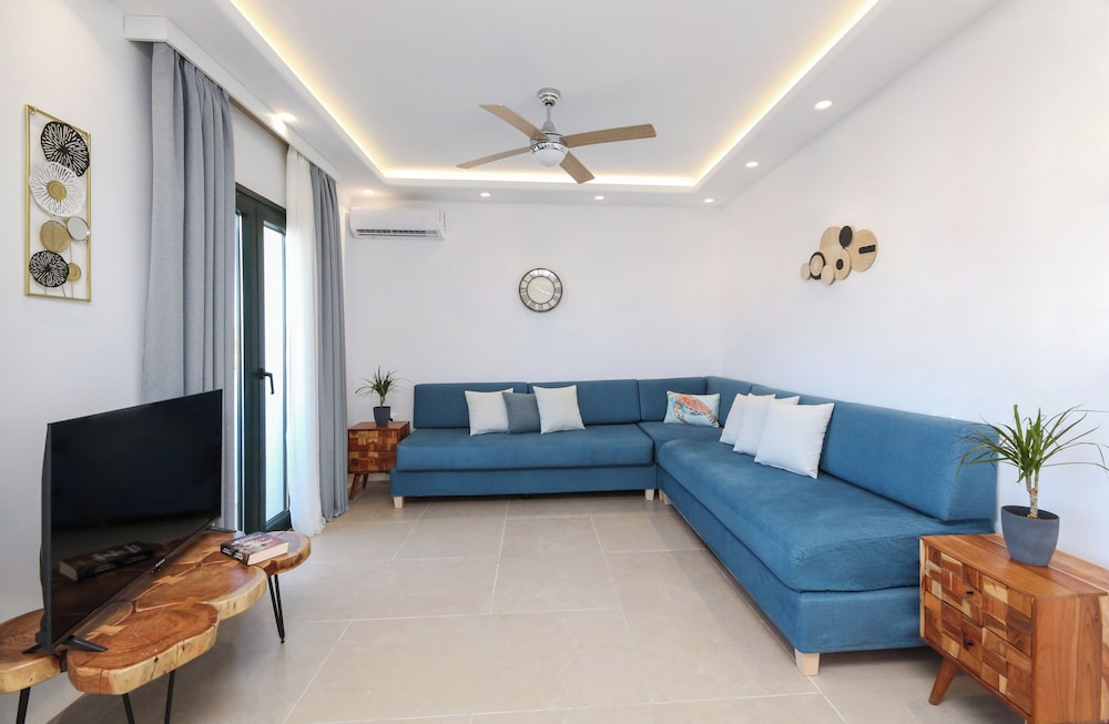 Naxos Palace 25/49