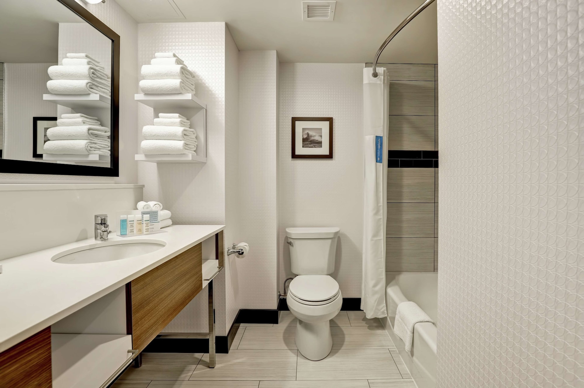 غرفة سيغنتشر بسريرين كوين، Hampton Inn St Catharines Niagara On 5/7