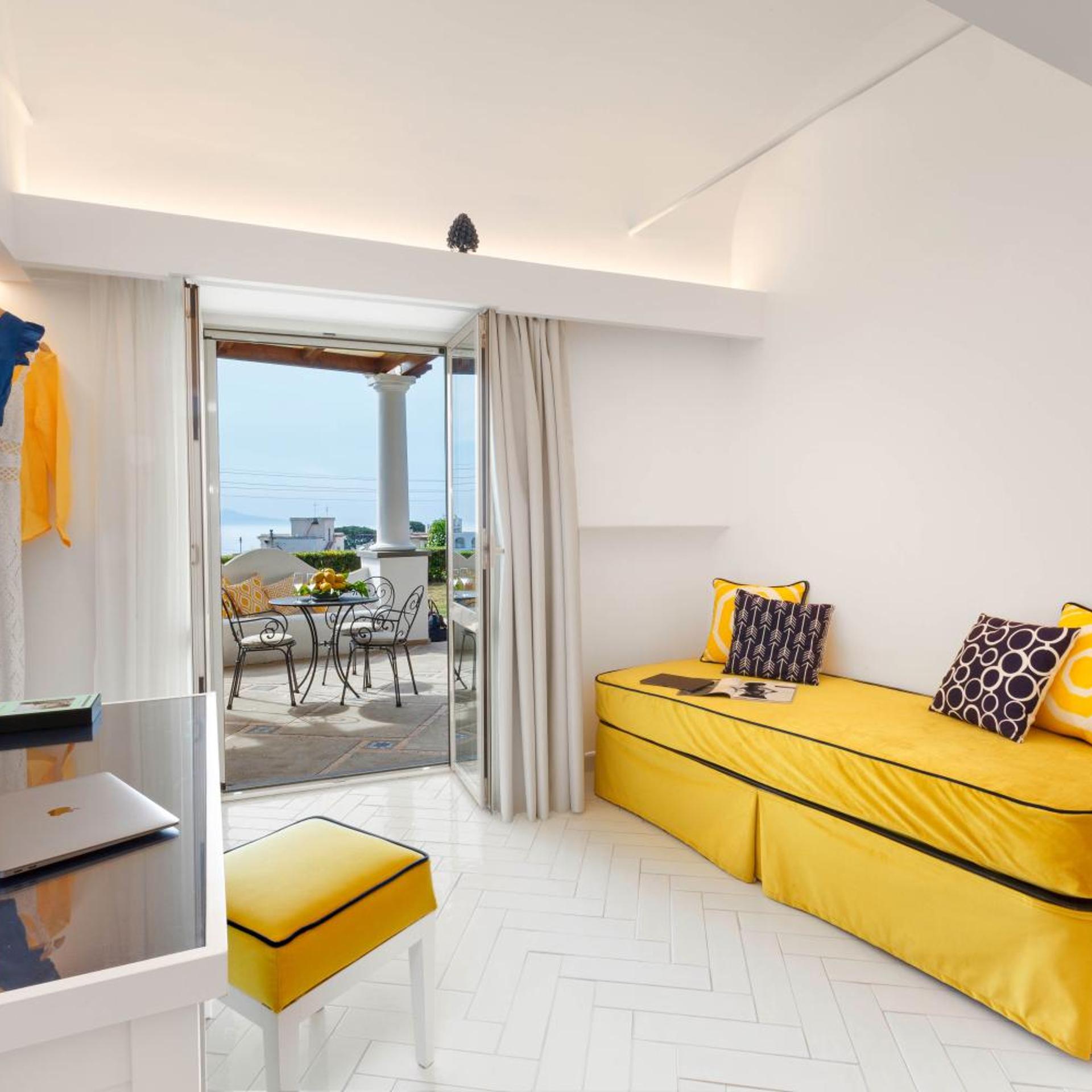 جناح ديلوكس، Relais 2 Pini Capri 4/7