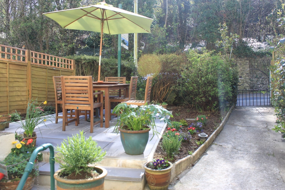 The Collingdale Guest House 6/50