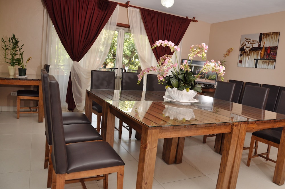 ALLAMANDA BED AND BREAKFAST 33/44