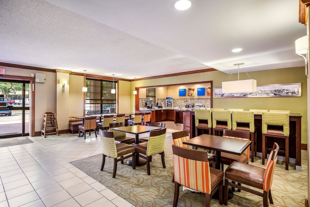 Comfort Inn Newport News VA 24/30