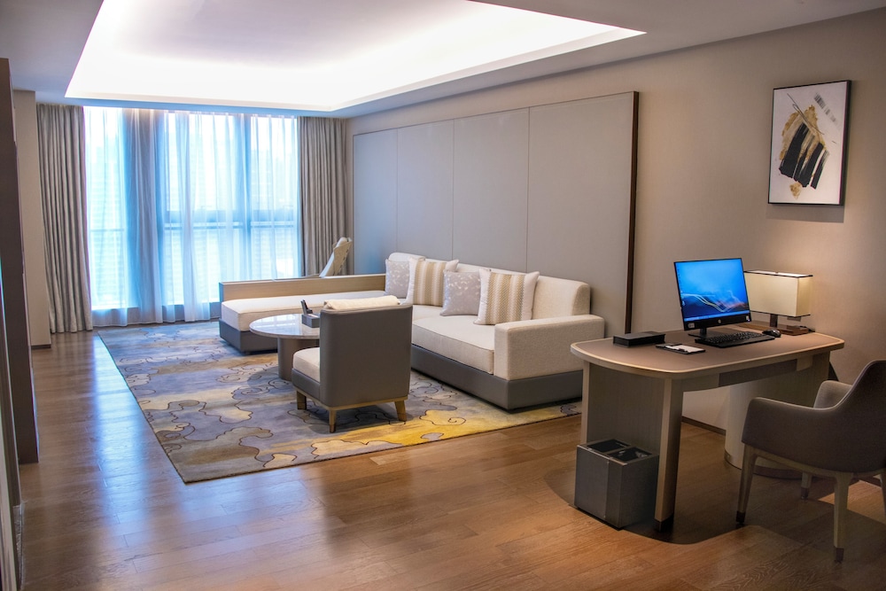 LN Dongfang Hotel Pazhou 54/60