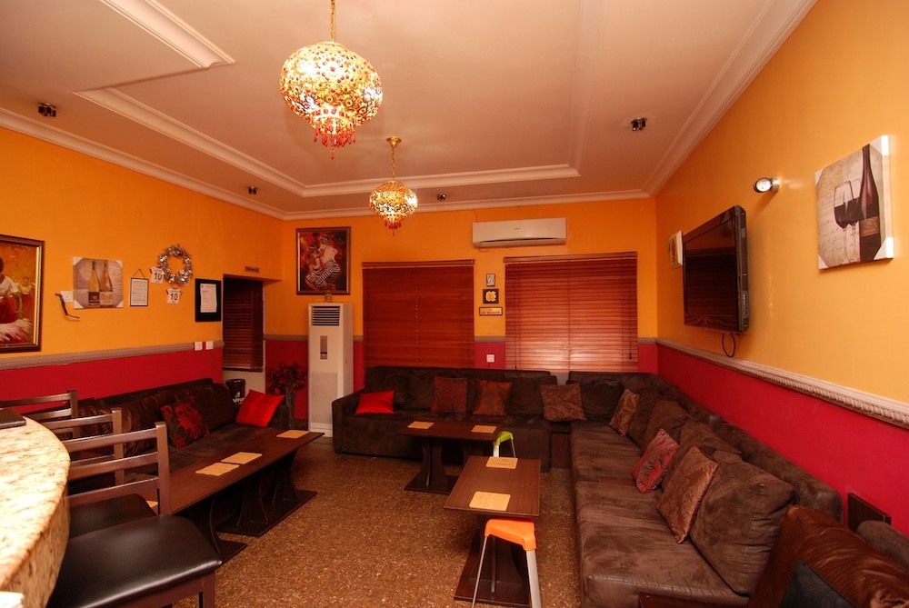 Trafford Hotel 24/50