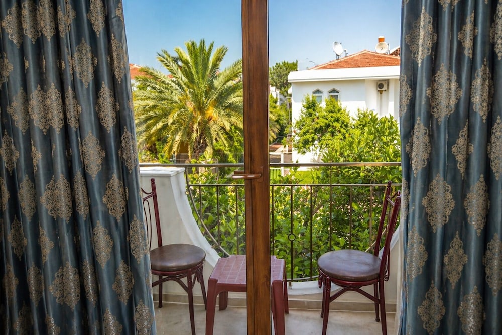 Britannia Hotel 27/32