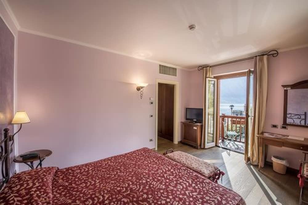 Room, Double Bed, Partial Lake View