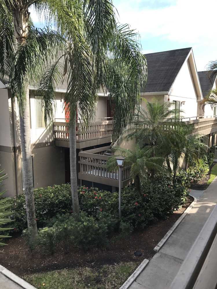 DORAL INN & SUITES MIAMI AIRPORT WEST 37/43