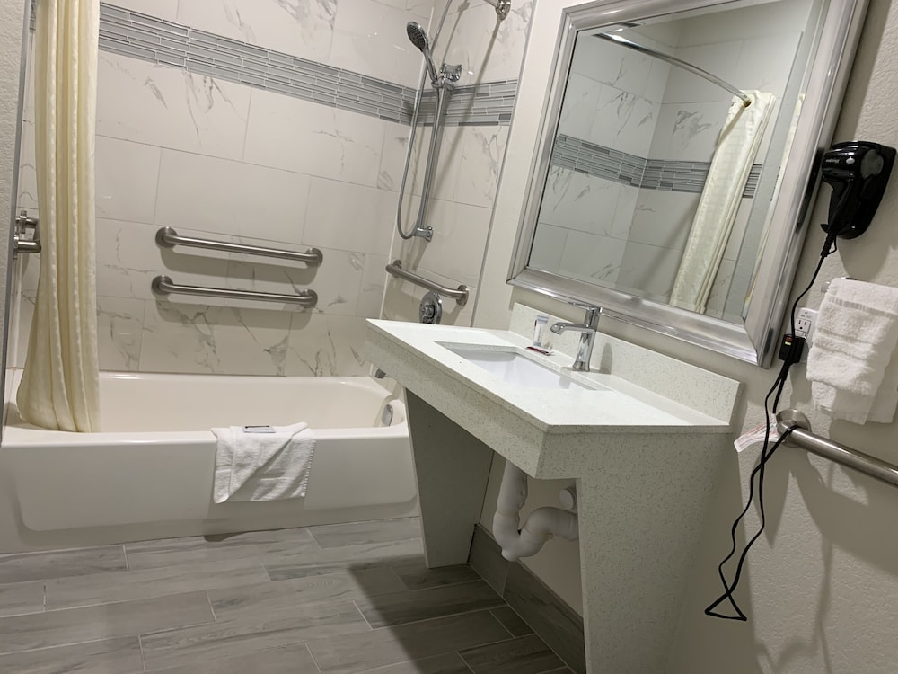 Scottish Inn and Suites IAH Airport 23/46