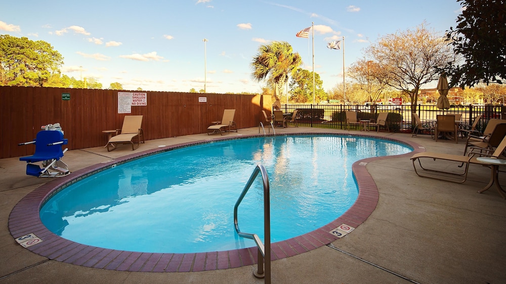Best Western Plus Executive Hotel Suites 21/50