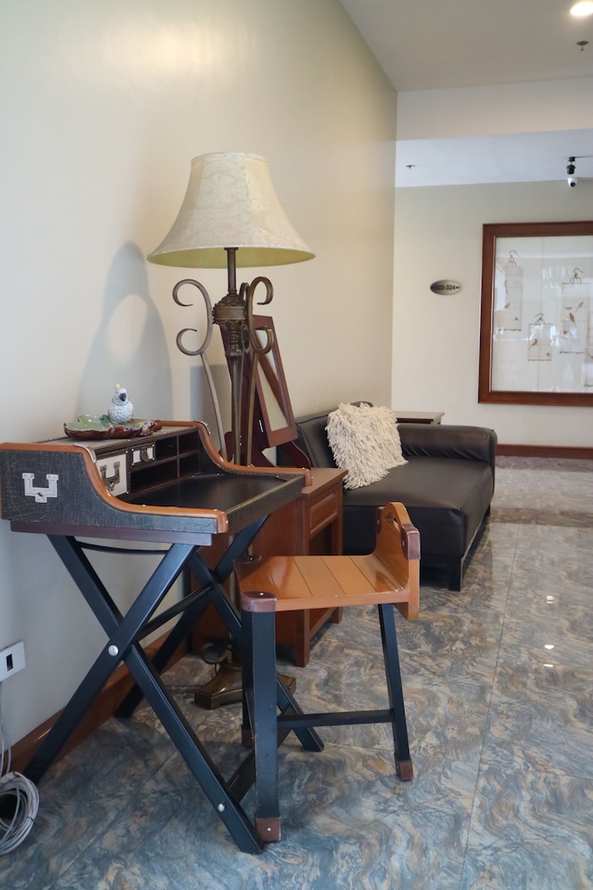 Paragon Hotel And Suites 40/50