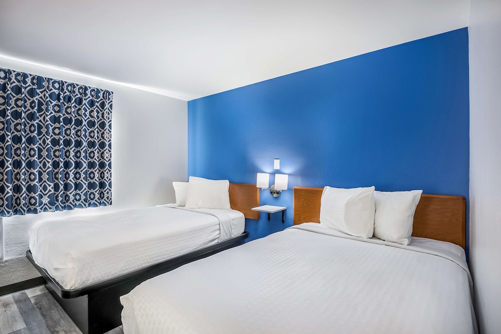 Americas Best Value Inn East Peoria 18/34
