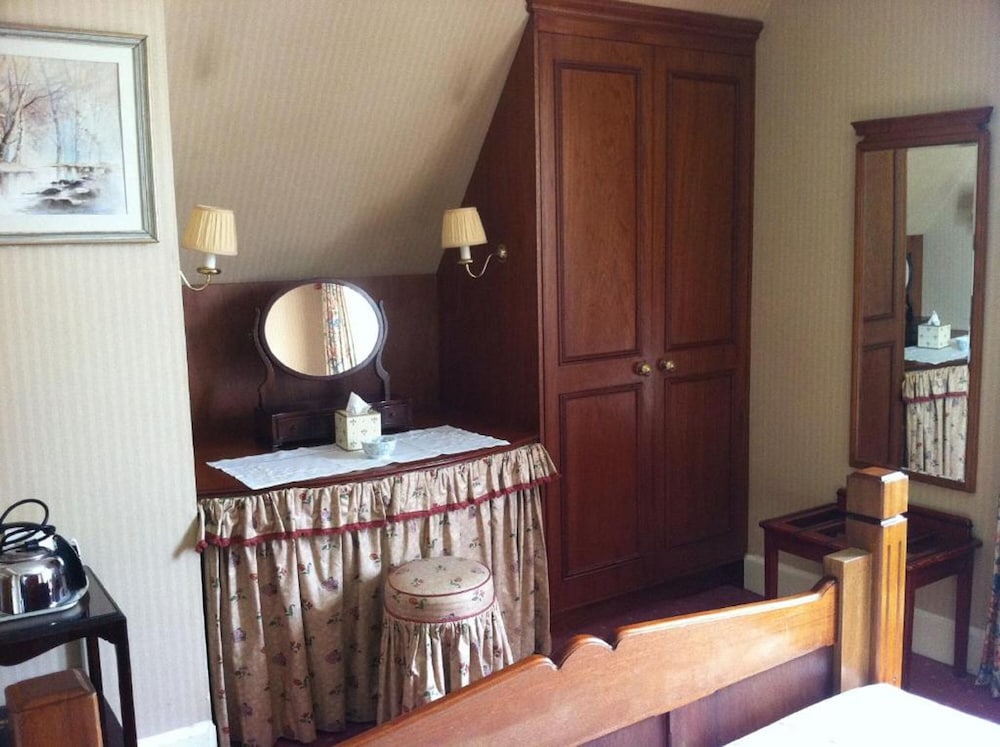 Glengarry Castle Hotel 39/42